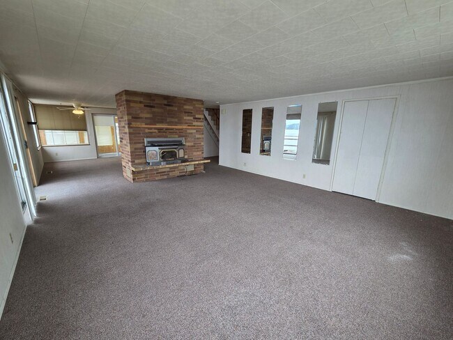 Building Photo - 1545 Colchester Dr E