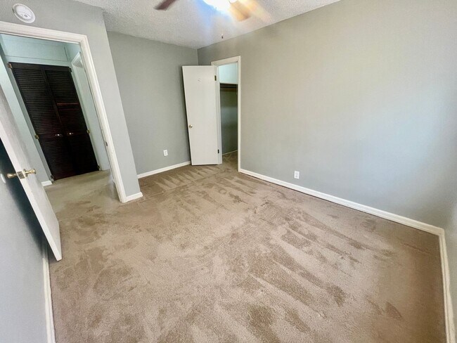 Building Photo - 1710 South Ave