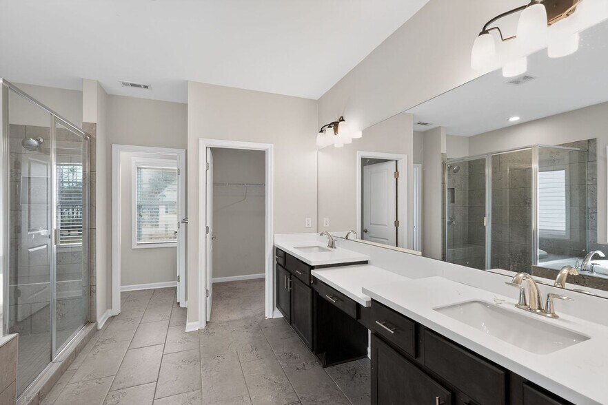 Building Photo - 3745 Crestland Ln