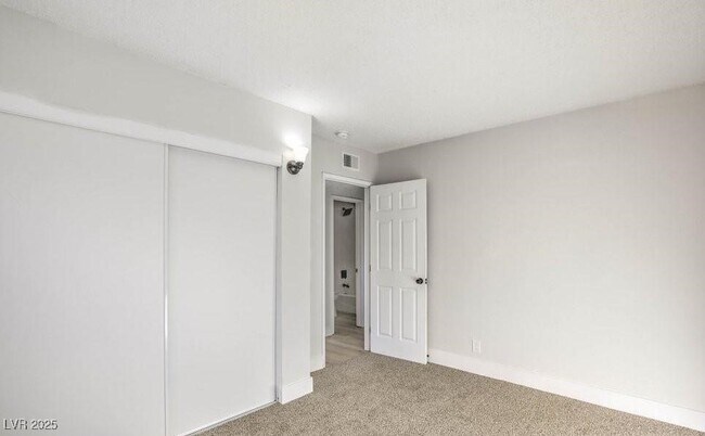 Building Photo - 2033 Hassell Ave