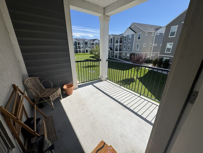 Building Photo - 91 W Silver Springs Dr