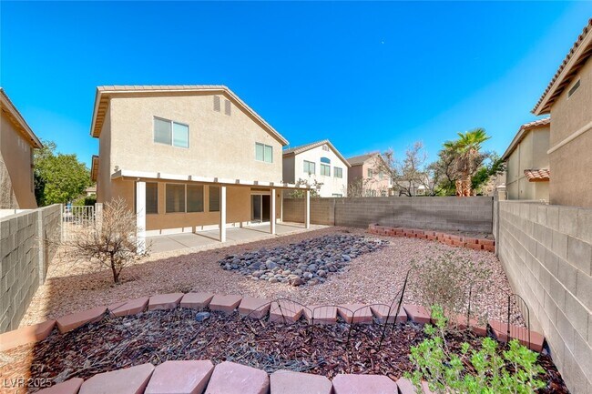 Building Photo - 7237 Twin Maples Ct