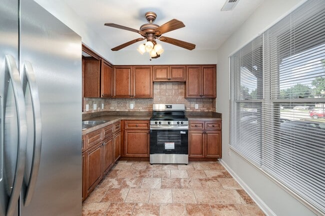 Building Photo - 311 E Montcastle Dr