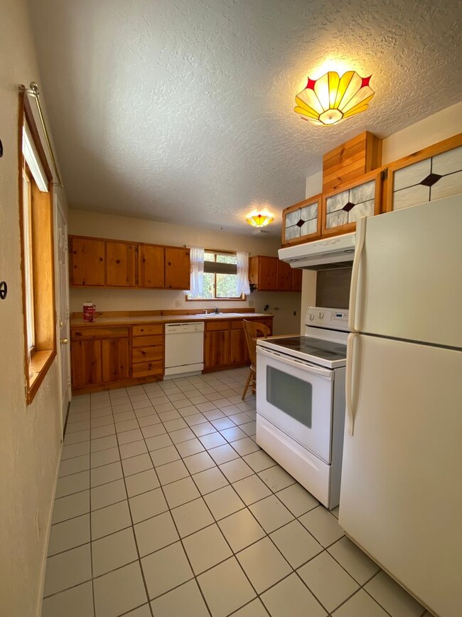 Building Photo - 1 Bedroom 1 Bath | Lyle, WA