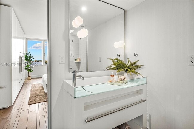 Building Photo - 1100 West Ave