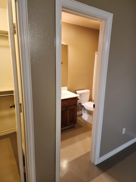 Building Photo - 13380 Country Meadow Ln