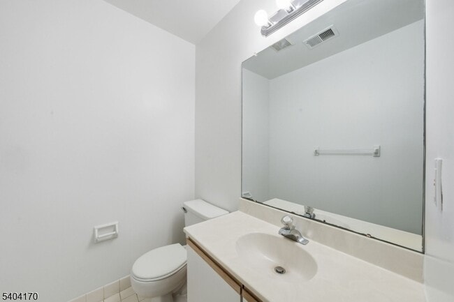 Building Photo - 403 Union St