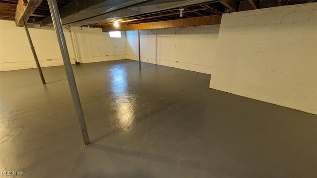 Building Photo - 523 Harris Rd