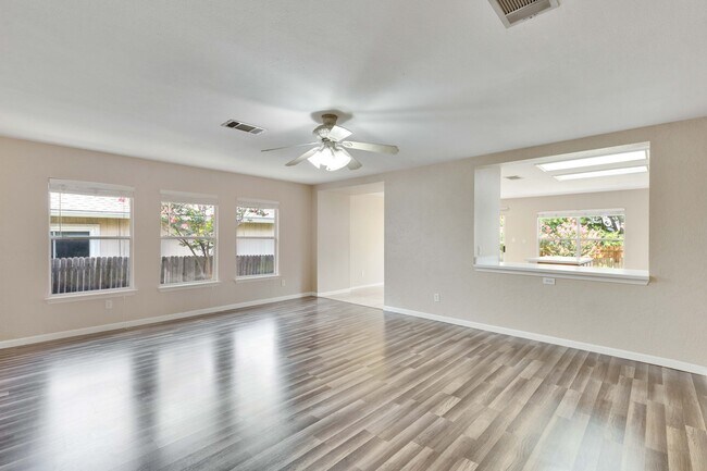 Building Photo - 1404 Baffin Cove