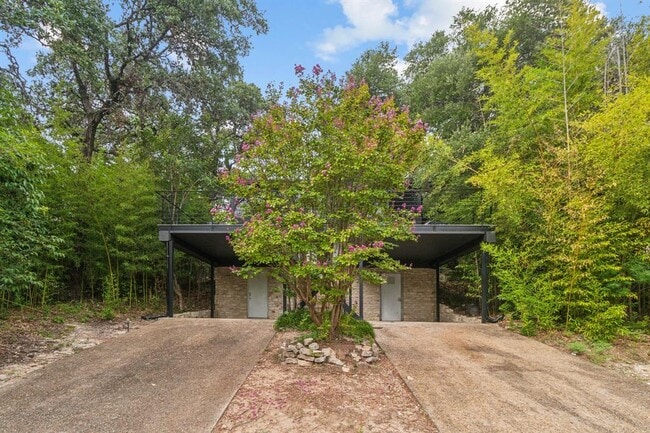 Building Photo - 1501 Rockdale Cir