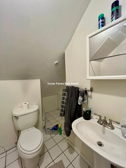 Building Photo - 124 Calumet St