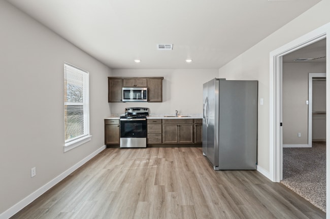 Building Photo - 113 Thomas St