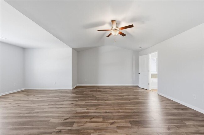 Building Photo - 303 Eleanora Xing