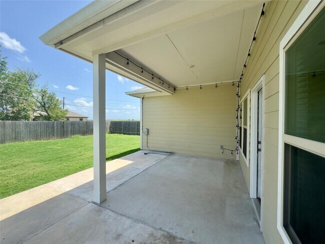 Building Photo - 1520 Hunter's Rd