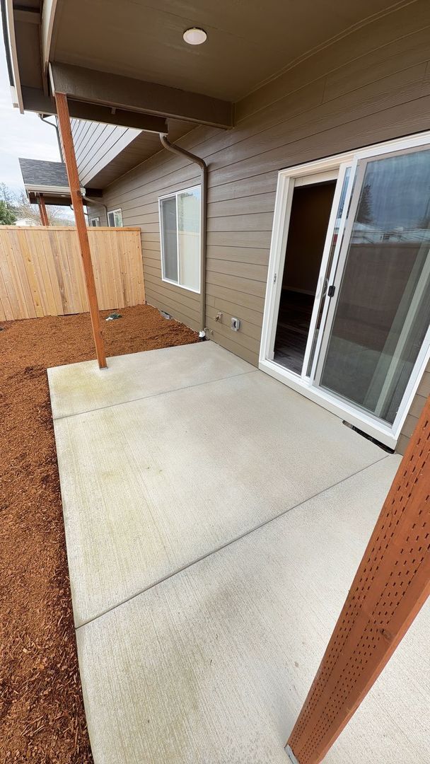 Building Photo - Chernishoff Seven Oak Luxury Duplex