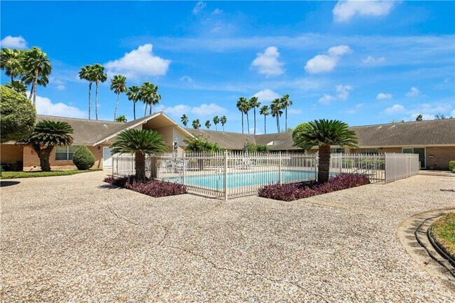 Building Photo - 16 Hibiscus Ave