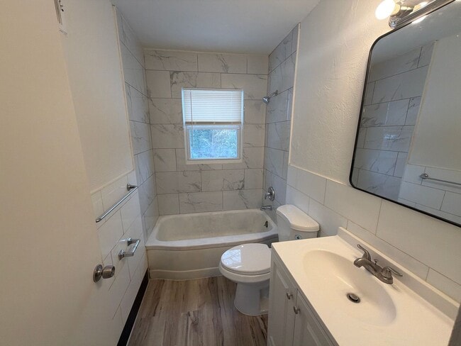 Building Photo - Newly Rehabbed 2 bed in Jennings