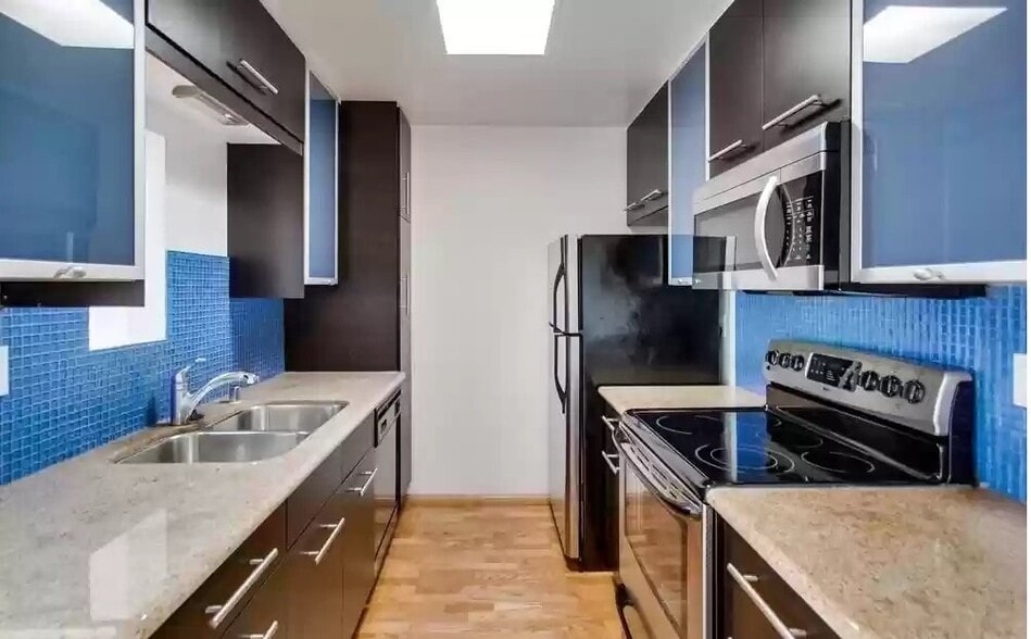 Building Photo - 837 Cowper St