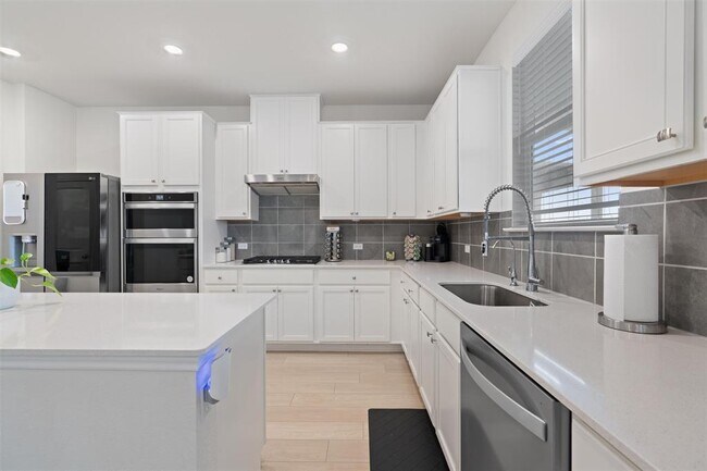 Building Photo - 3600 Carinaro Lp