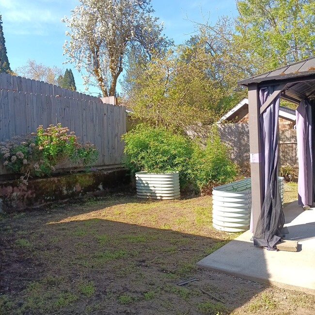 Building Photo - Charming Place To Call Home in Salem