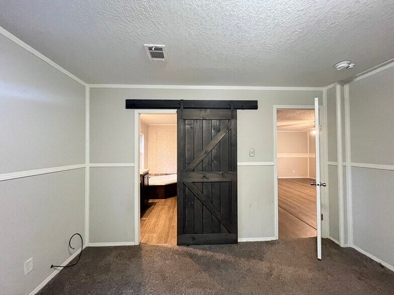 Building Photo - 2243 Limerick Rd