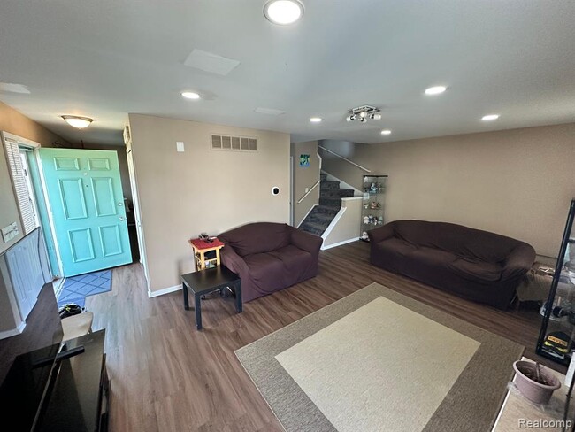 Building Photo - 41729 Broquet Dr