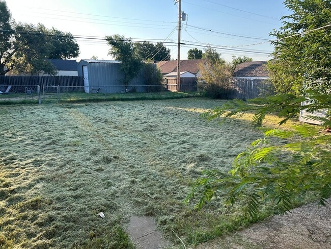 Building Photo - Large 3 bed 1 bath Home