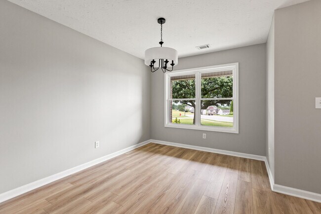 Building Photo - 105 Bay Hill Dr