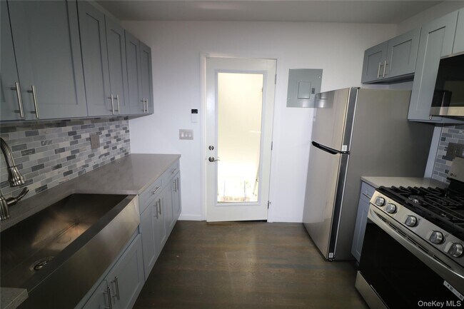 Building Photo - 153 US-9W