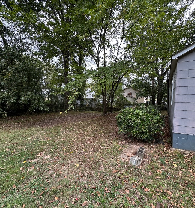 Building Photo - 2 Bedroom/1 Bathroom Cottage - Florence,  AL