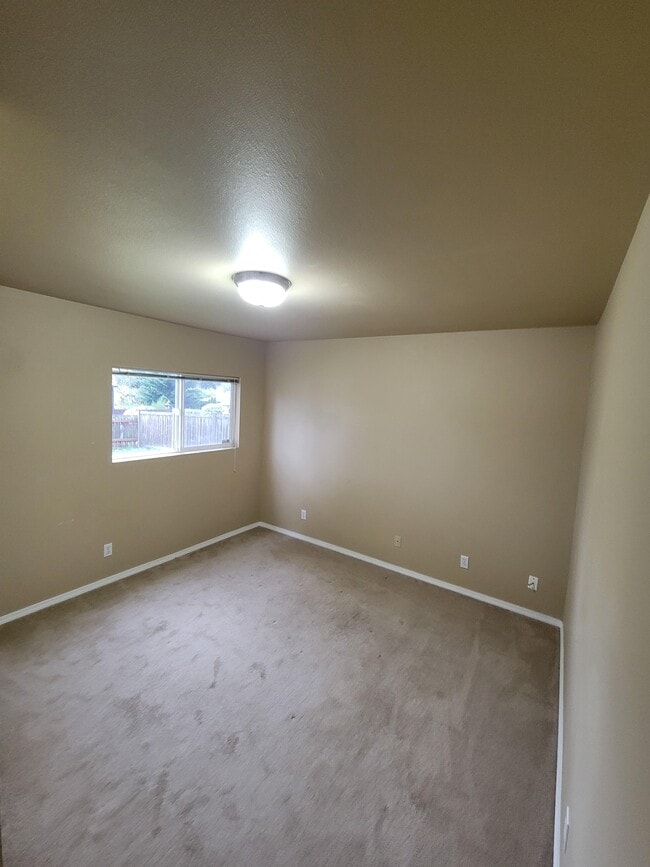 Building Photo - 2201 Union Ave NE