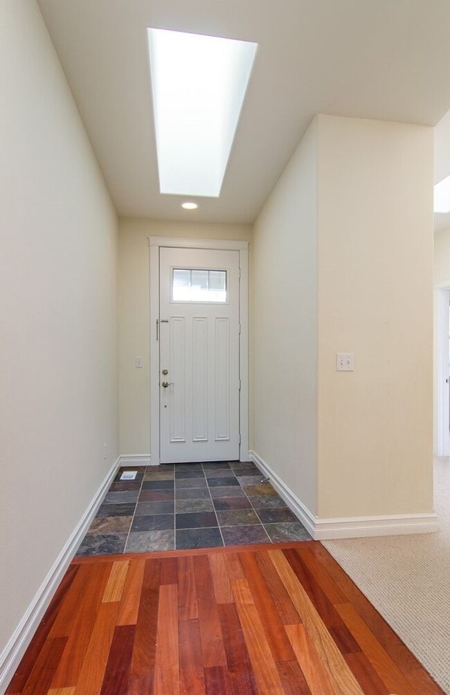 Building Photo - 2703 Fir Crest Blvd