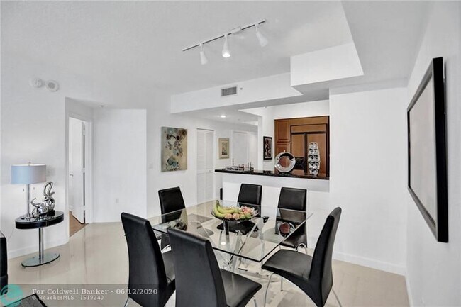 Building Photo - 111 SE 8th Ave