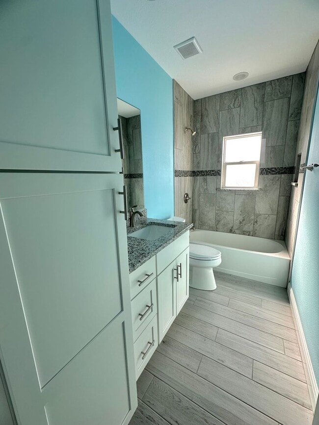 Building Photo - 615 E Virginia Ave