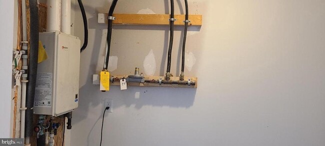 Building Photo - 1047 Wickersham Wy