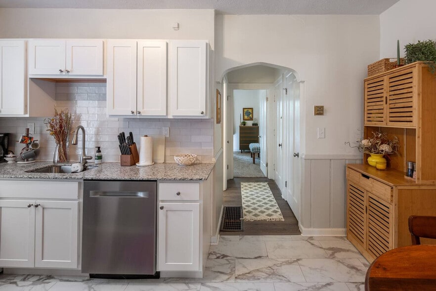 Building Photo - 6423 Kennedy Ave