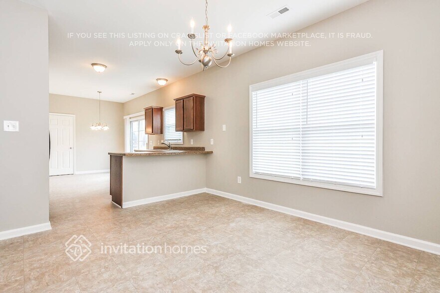Building Photo - 1216 Heritage Manor Dr
