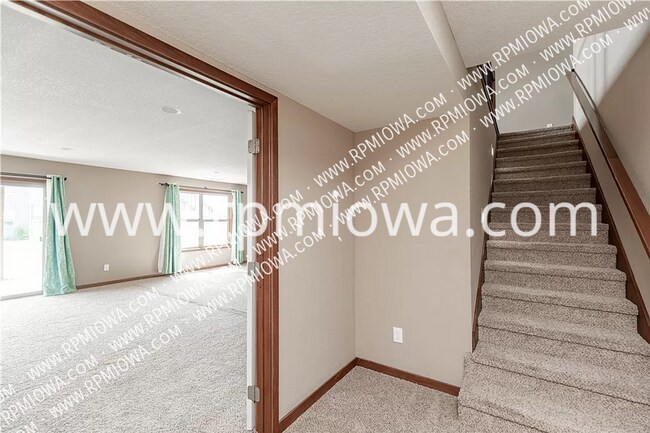 Building Photo - 1127 90th St