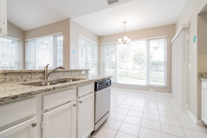 Building Photo - 1230 Glenmore Dr