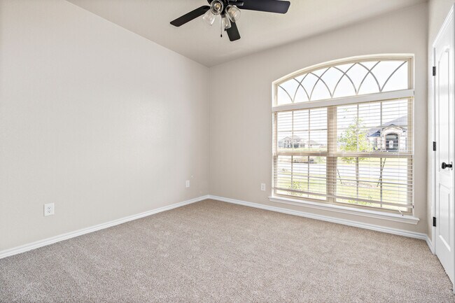 Building Photo - 602 Dred Roger Circle