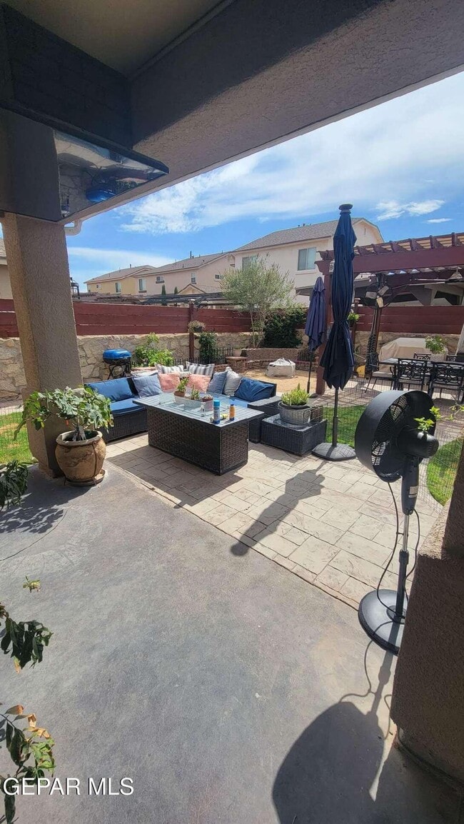 Building Photo - 3880 Loma Brisa Dr