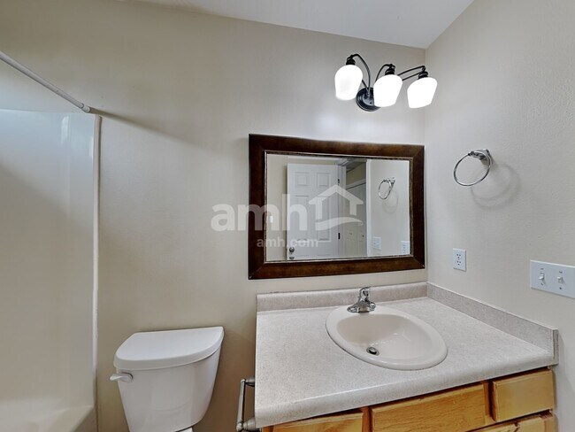 Building Photo - 1877 E Cedar Dr