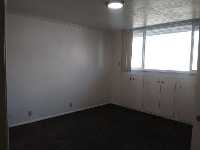 Building Photo - Large 3 bed 3 bath Condo in Provo