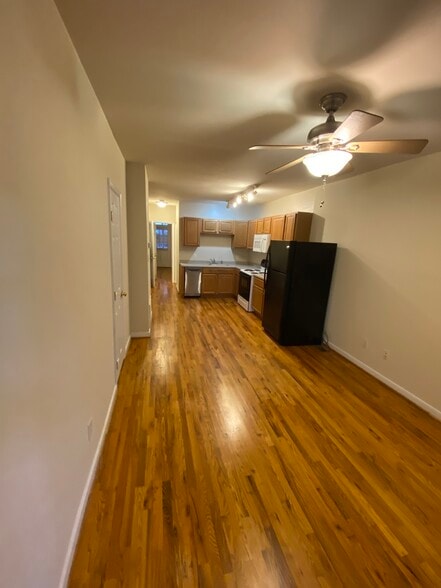 Building Photo - 3019 Ellwood Ave