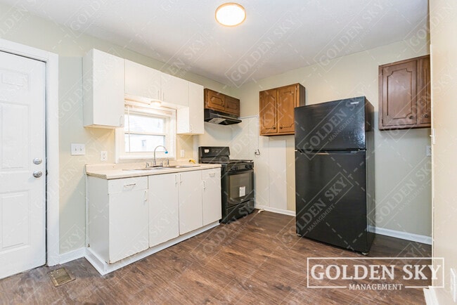 Building Photo - 628 W Memorial Dr