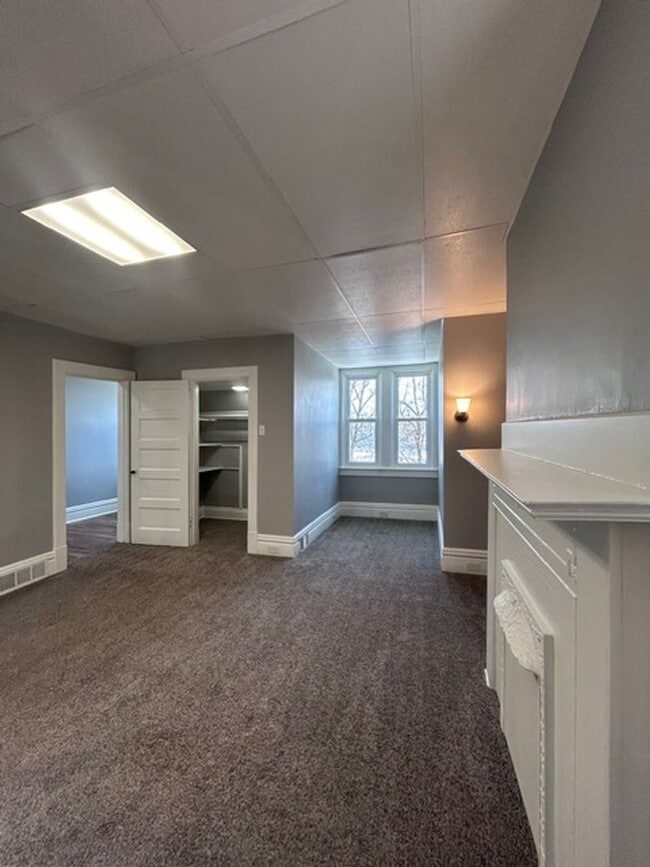 Building Photo - wat195