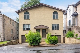 Building Photo - 213 5th St