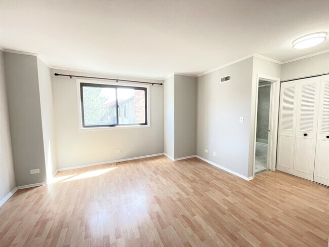 Building Photo - 1750 Henley St