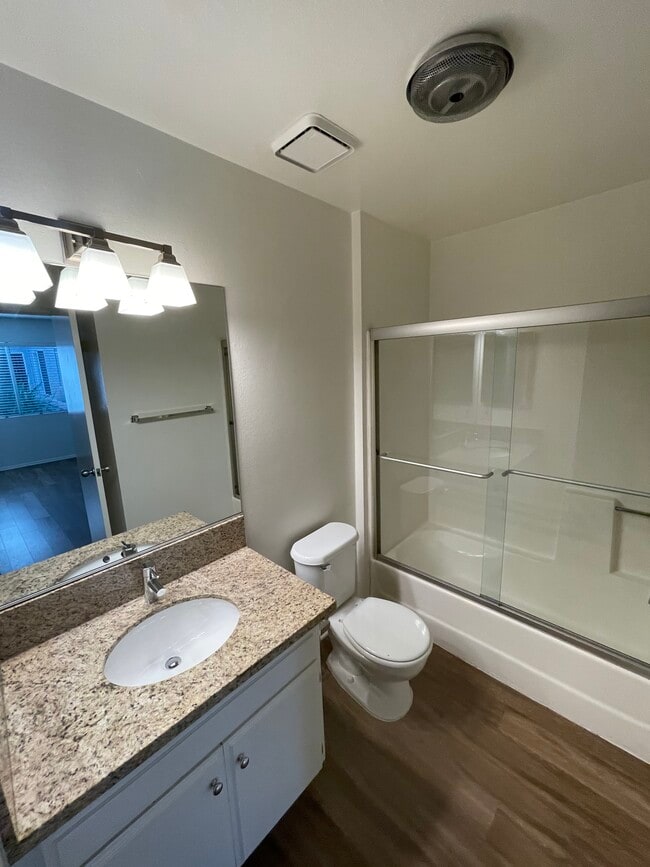 Building Photo - 1410 Wellesley Ave