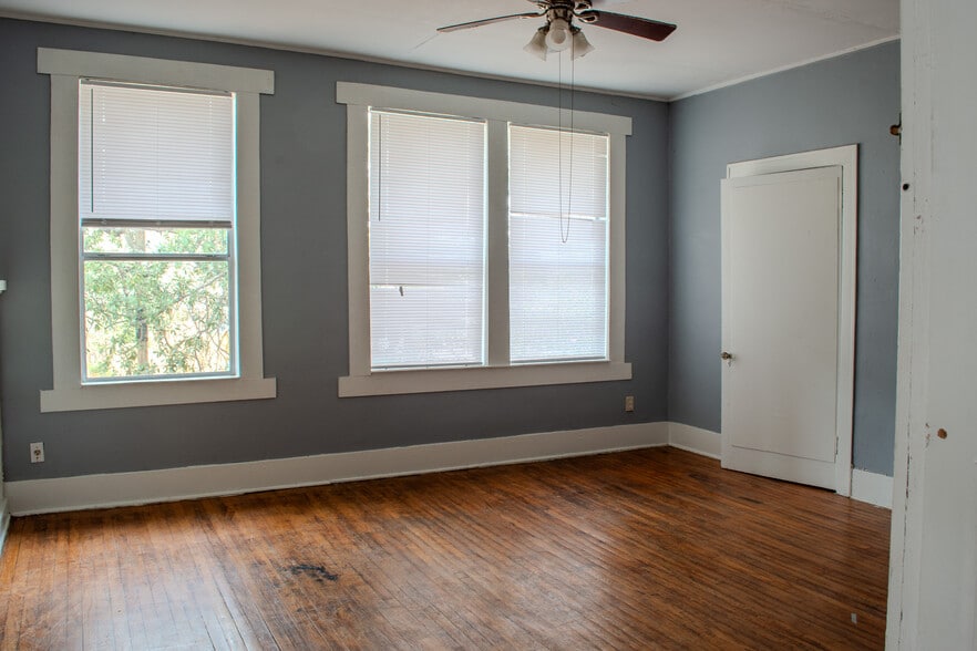 Building Photo - 621 Merrick St